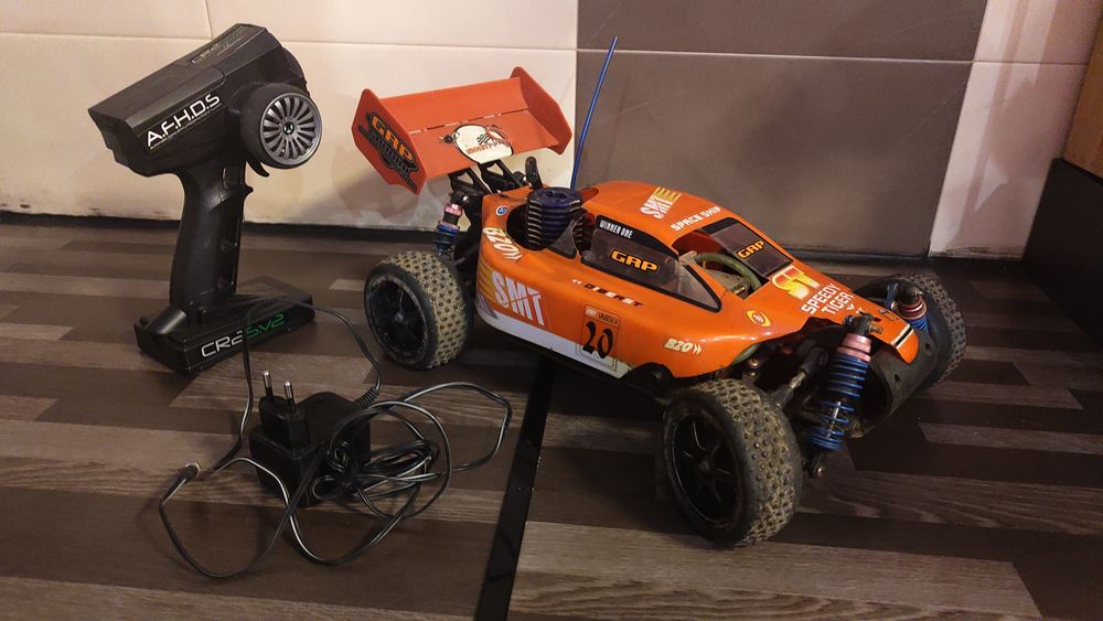 Carro telecomandado a gasolina