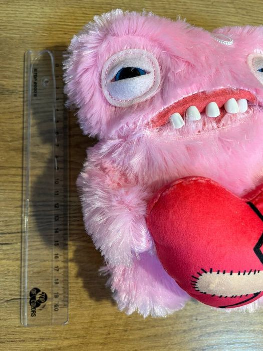 Fuggler - Zubasty pluszak w ksztatcie wrochatego różowego serca