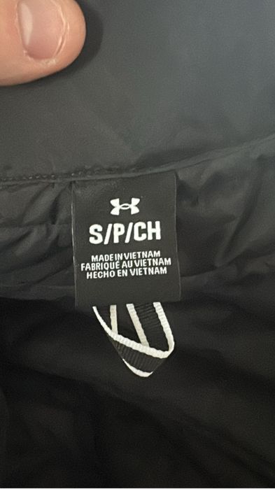 Продам чоловічу курточку E UNDER ARMOUR