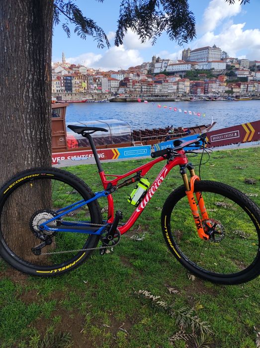 Bicicleta BTT suspensão total