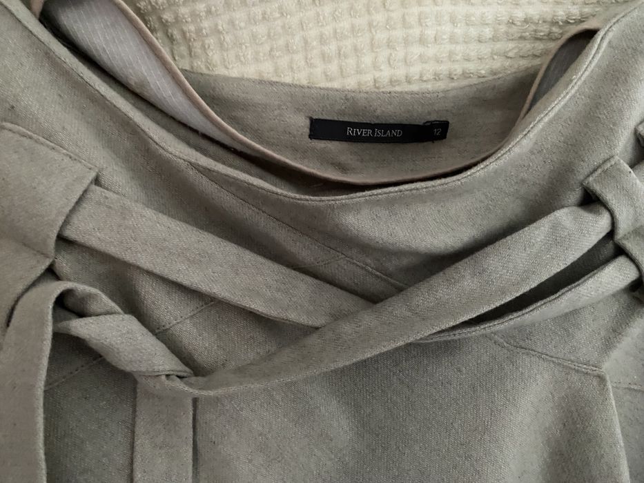 River island - asymetryczna welniana spodnica