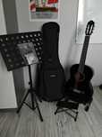 Zestaw dla początkującego gitarzysty: Yamaha C40 BL + akcesoria