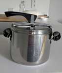 Panela de pressão marca Lagostina