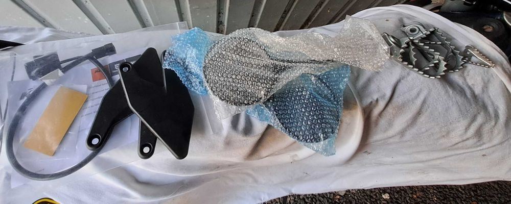 Husqvarna 701 Enduro set podnóżków, KTM 790, CB 1100 kolektory, wydech