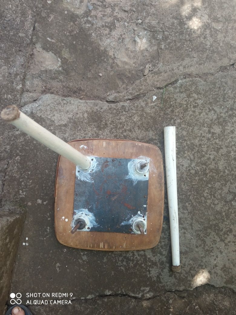 Стул  в  запчасти