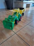 Traktor z przyczepą
