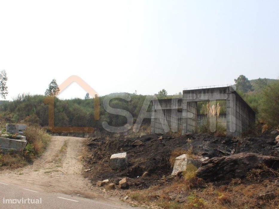 Terreno construtivo com cerca de 6400m2
