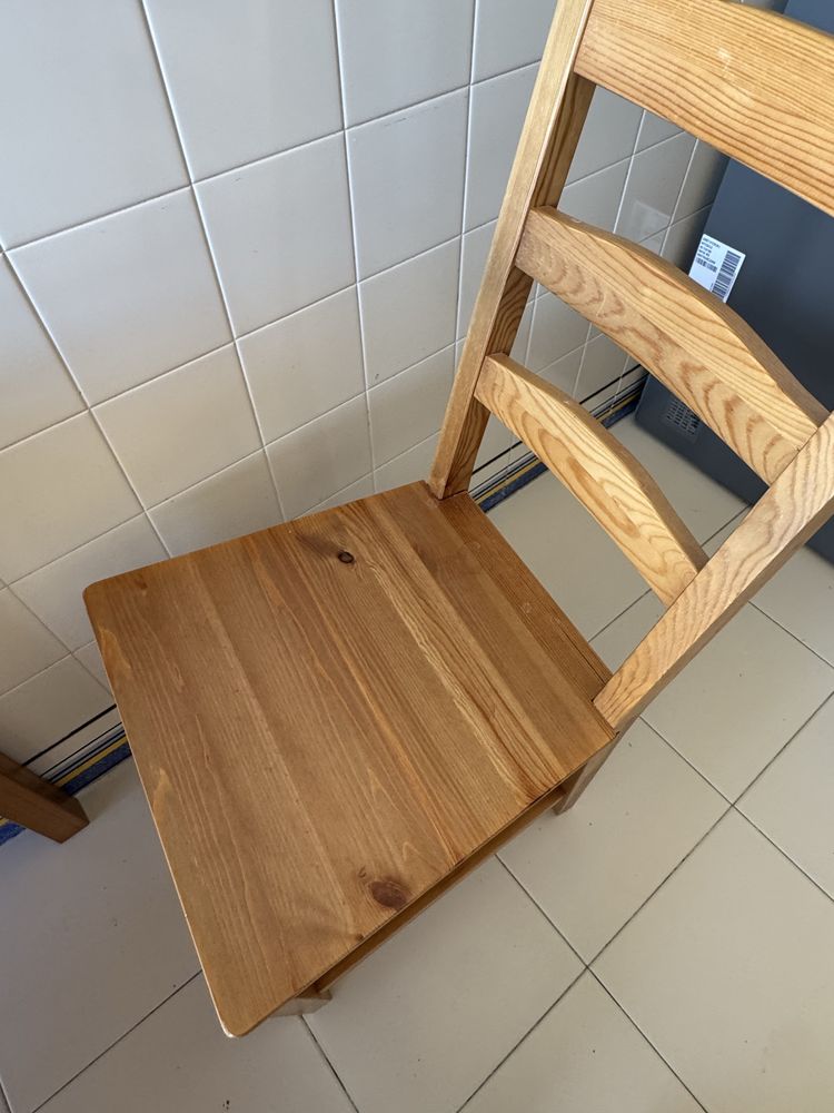 Mesa e 4 cadeiras