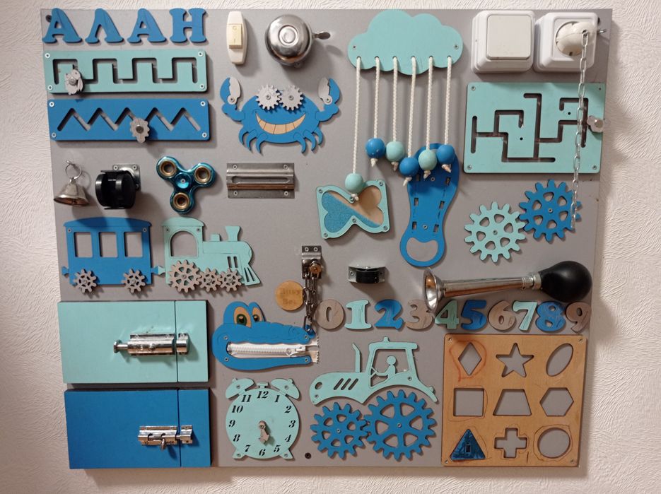 Бизиборд, детская развивающая доска