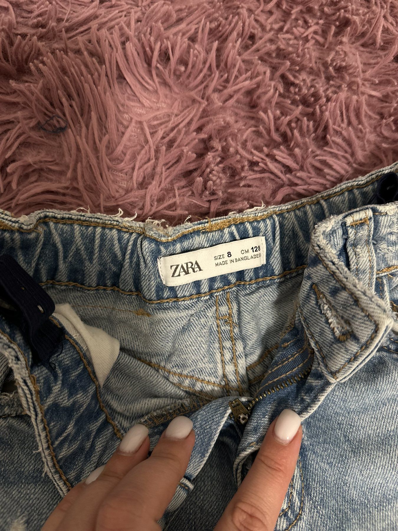 Джинси Zara 128
Ідеальний стан 
Зріст 128 (8 років)
450 грн