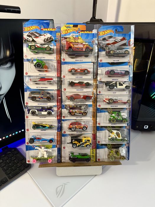 Розпродаж Hot Wheels - колекція фантазієк, органайзер, чохол, машинки.