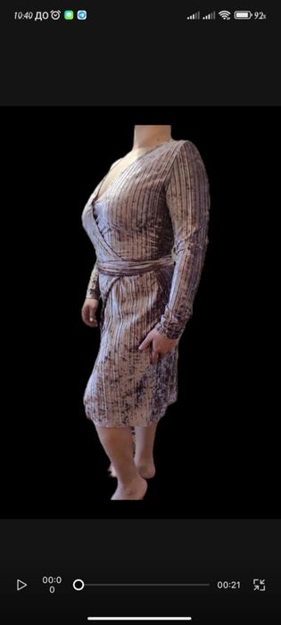 Велюрова сукня платя на запах в рубчик