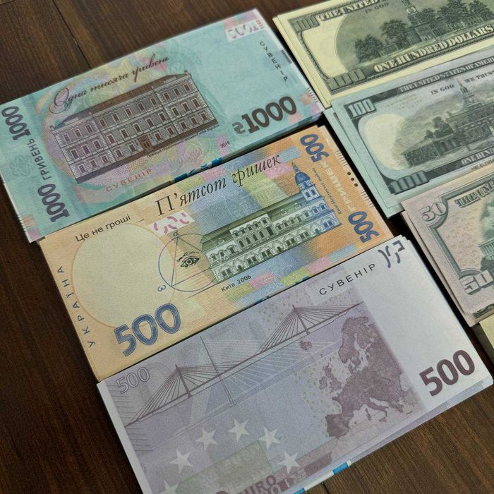 Сувенірні гроші гривні / сувенірні долари євро