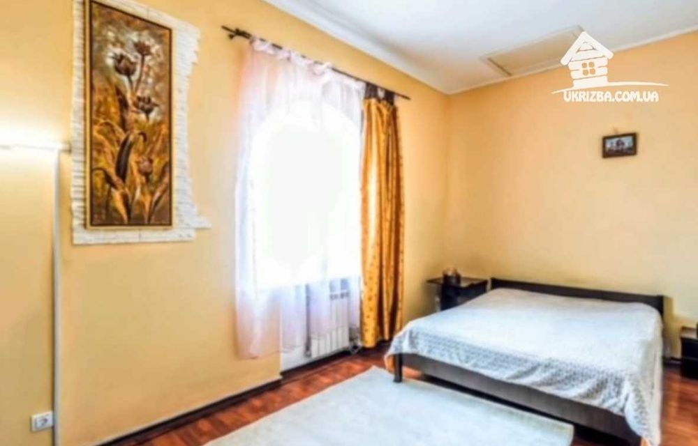 Київ. Будинок 360кв. Ділянка 16 соток, до 15 осіб.