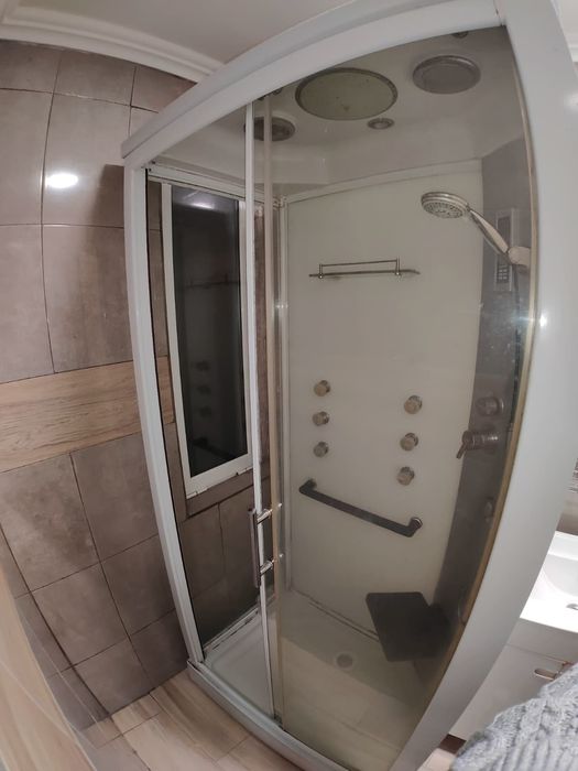 Cabine de Hidromassagem, Lavatório e Sanita