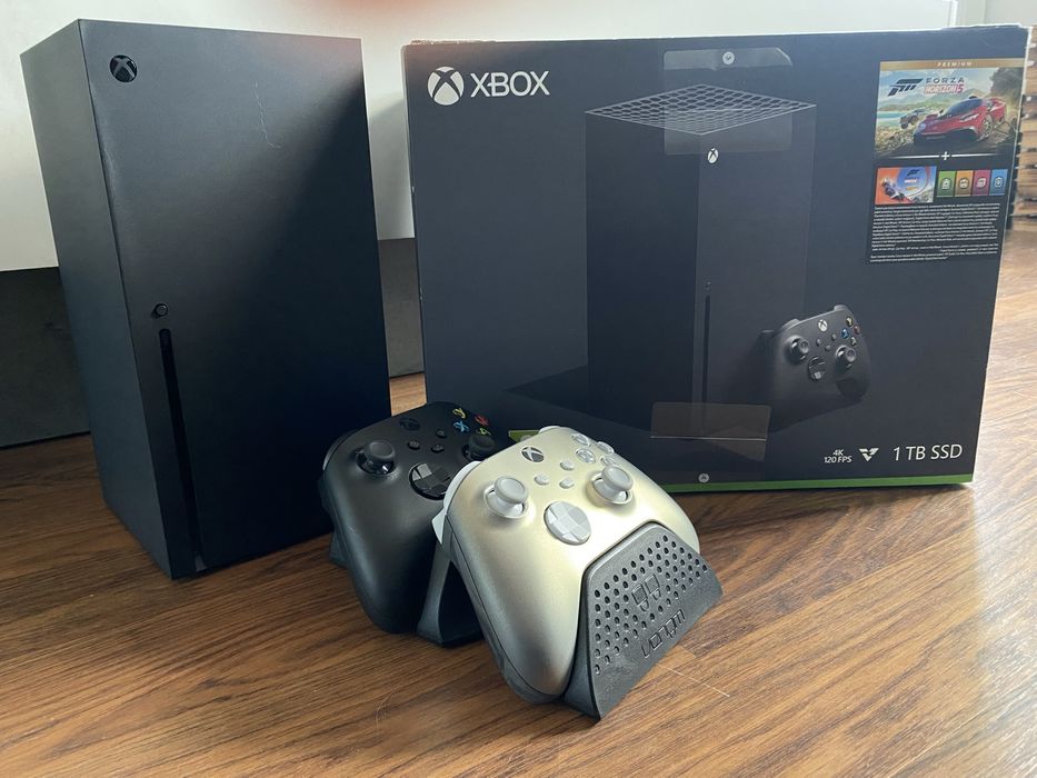 Xbox Series X 1TB + 2 pady + stacja ładująca + gra Forza Horizon