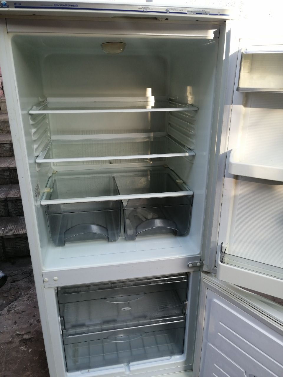 Продам двокамерний холодильник