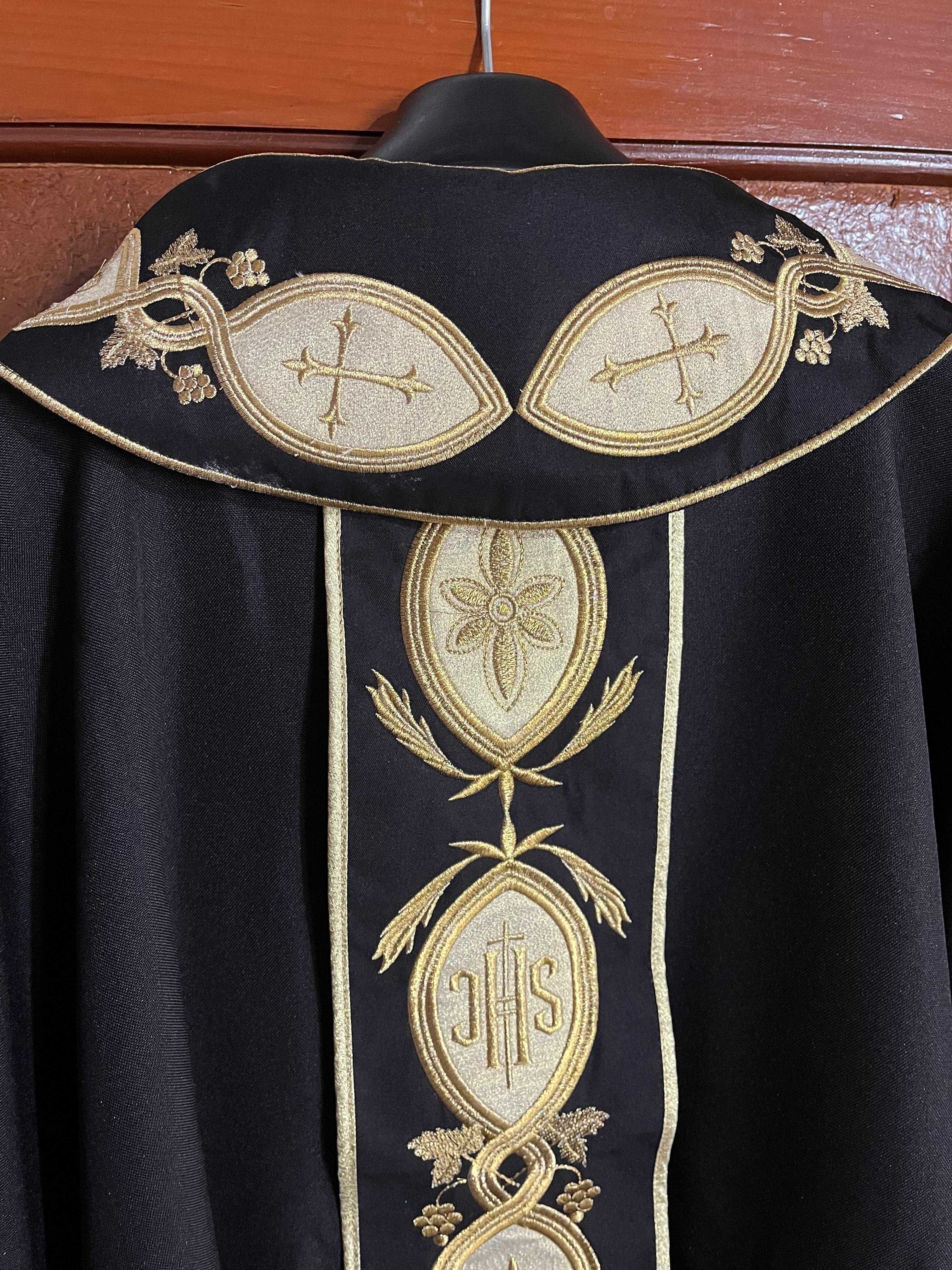 Casulas para Missa -  Branca e Preta