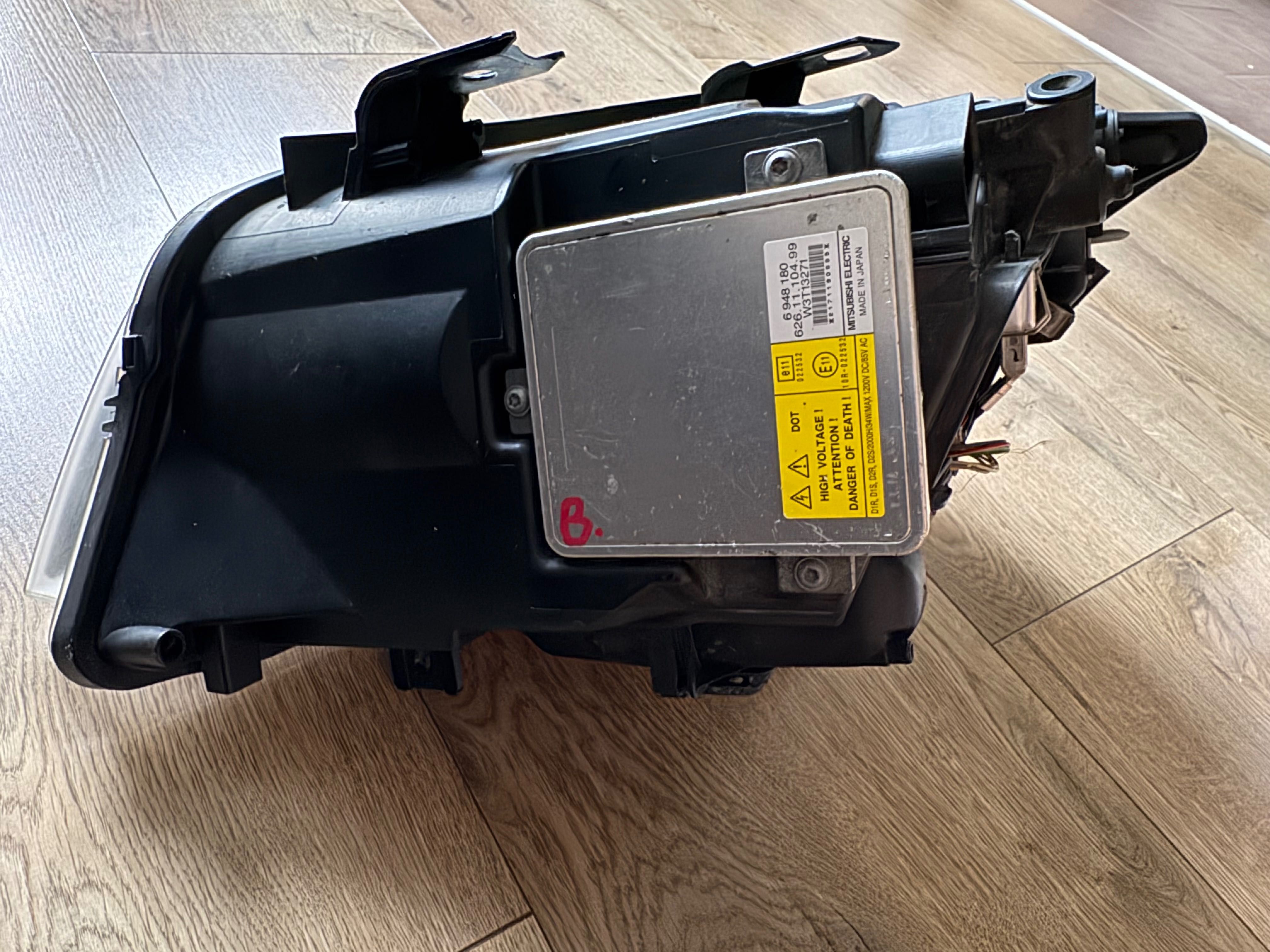 Lampa Bi Xenon Skrętny Dynamic Europa Prawy Przedlift BMW e90