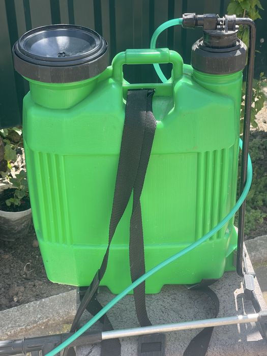 Опрыскиватель садовый 12 литров