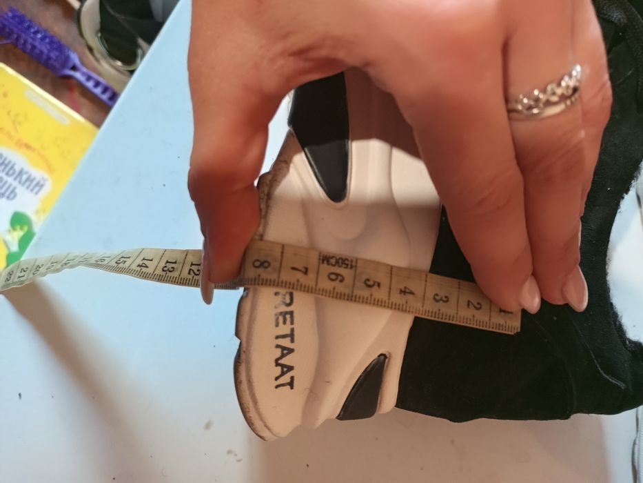 Теплі кросівки на танкетки.