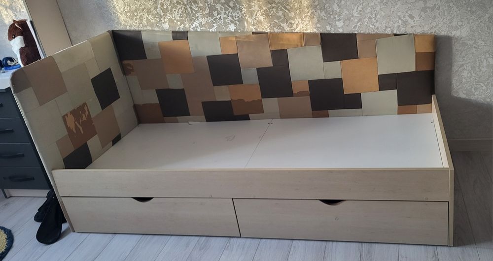 Ліжко односпальне