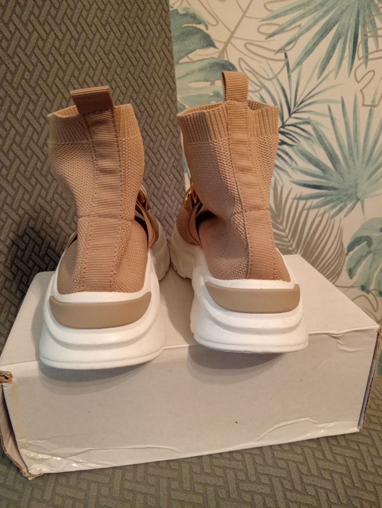 Sneakersy damske z łańcuchem 39