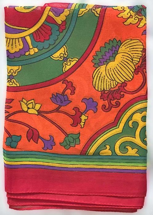 Echarpe de Pescoço Oriental, Nova