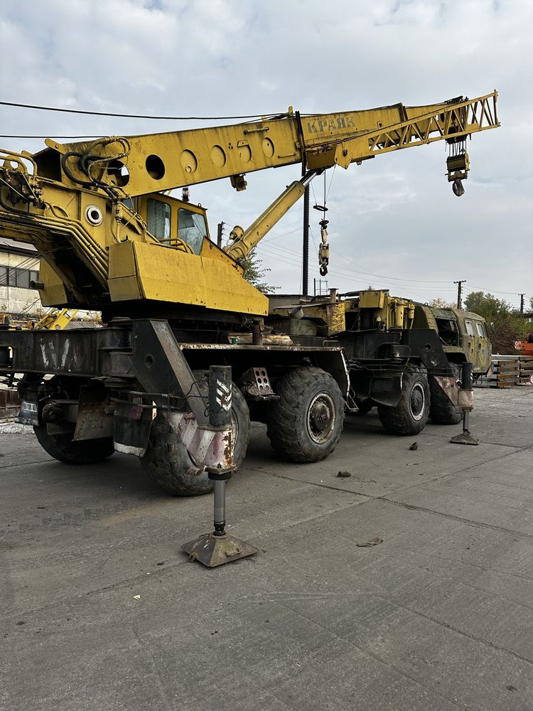 Автокран МАЗ 73101 ураган