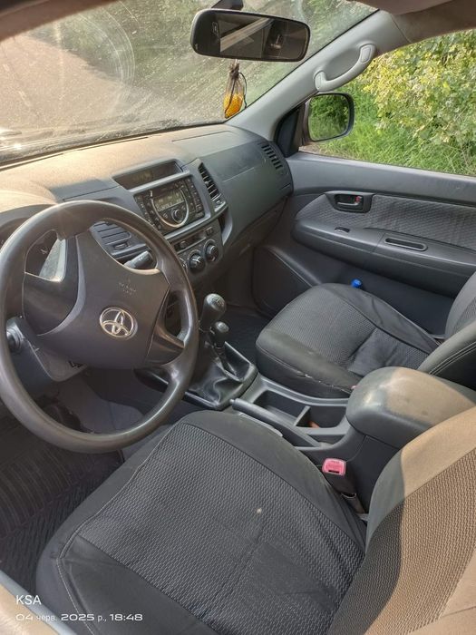 Toyota    Hilux .