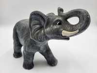 Figurka słonia wykonana z ceramiki