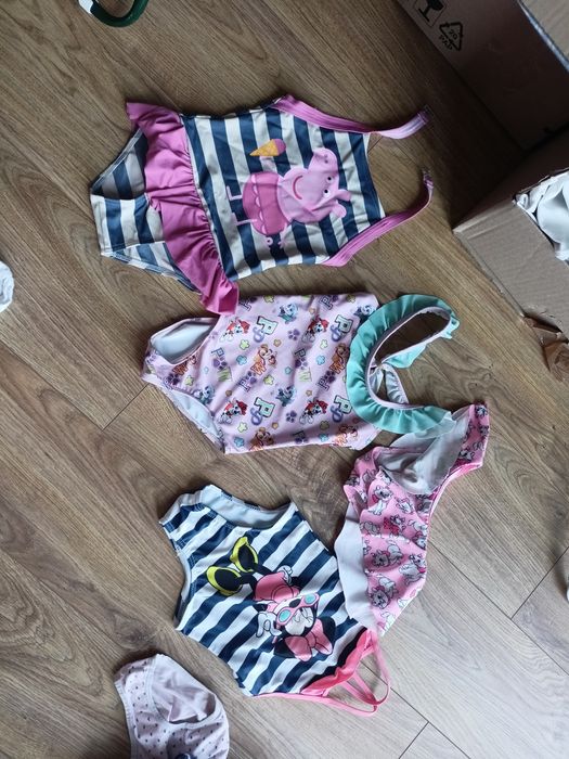 Stroje kąpielowe dla dziewczynki 98/104