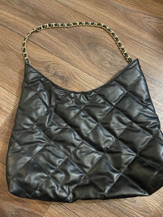 Сумка жіноча чорна стьобана