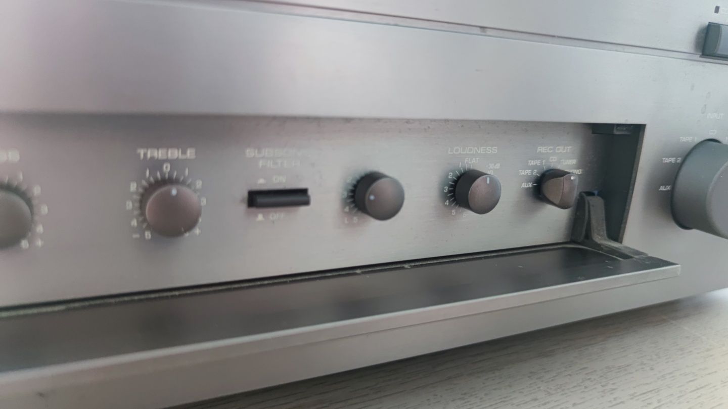 YAMAHA AX-590 -  Wzmacniacz