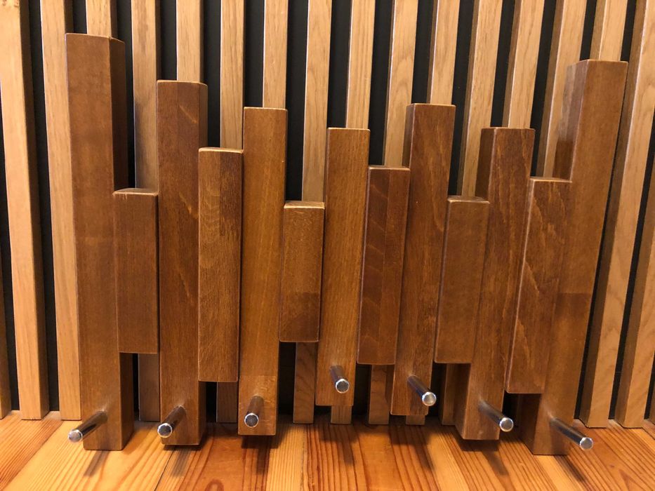 Wieszak w stylu pianina z drewna bukowego