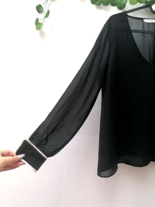 Blusa Preta Fina e Transparente