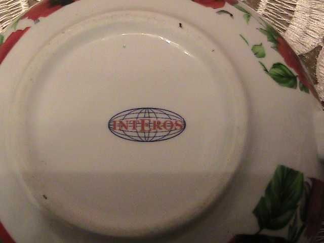 Комплект посуды "Красные маки"