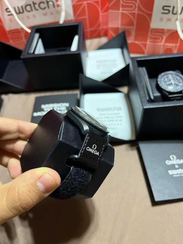 Omega x Swatch SO33B700 Snoopy - Kolekcjonerski model nowej fazy