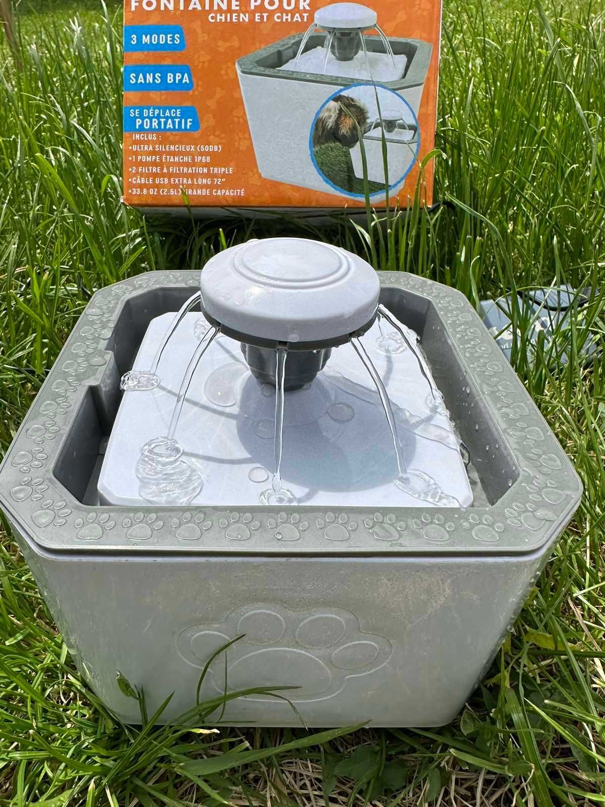 Фонтан-поилка автоматическая для домашних животных PET WATER FOUNTAIN