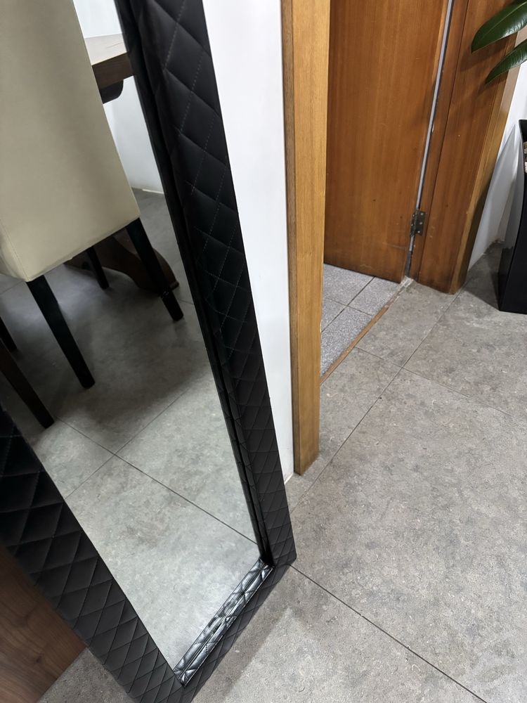 Espelho preto, acolchoado