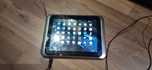 Tablet i samochodowy telewizor