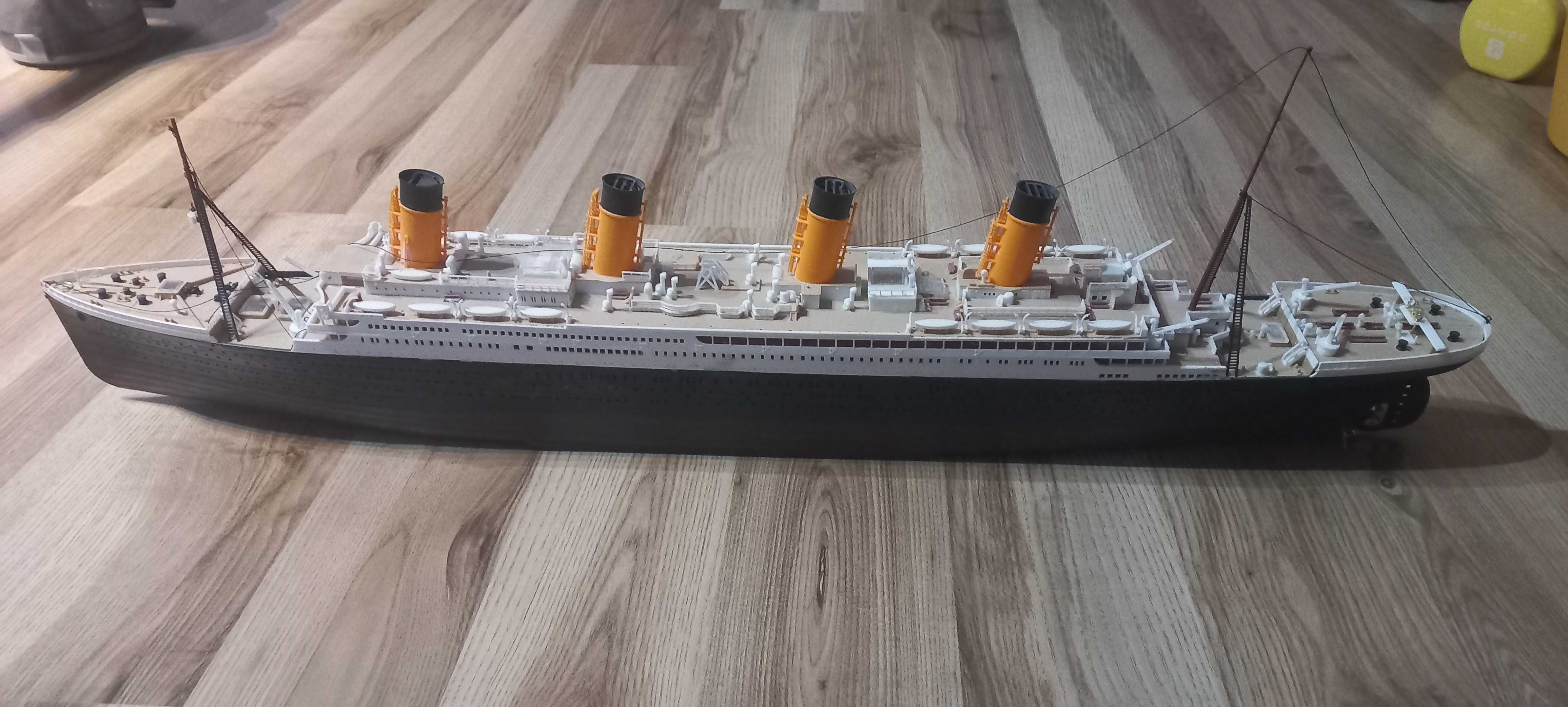 Model statku RMS Titanic - długość 69 cm - składany, uzywany
