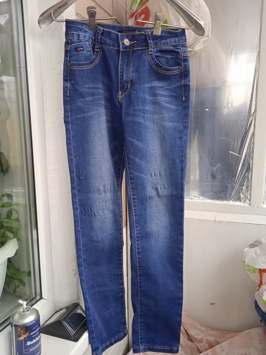 Продам підліткові стрейчеві джинси на дівчину