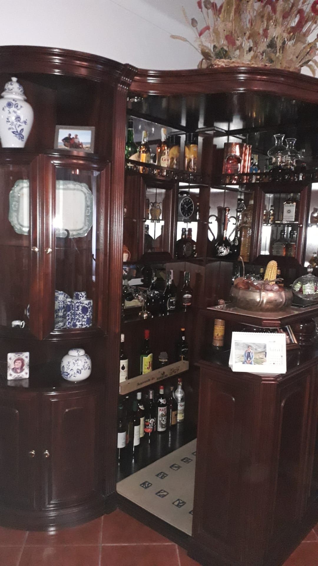 Móvel de sala em mogno