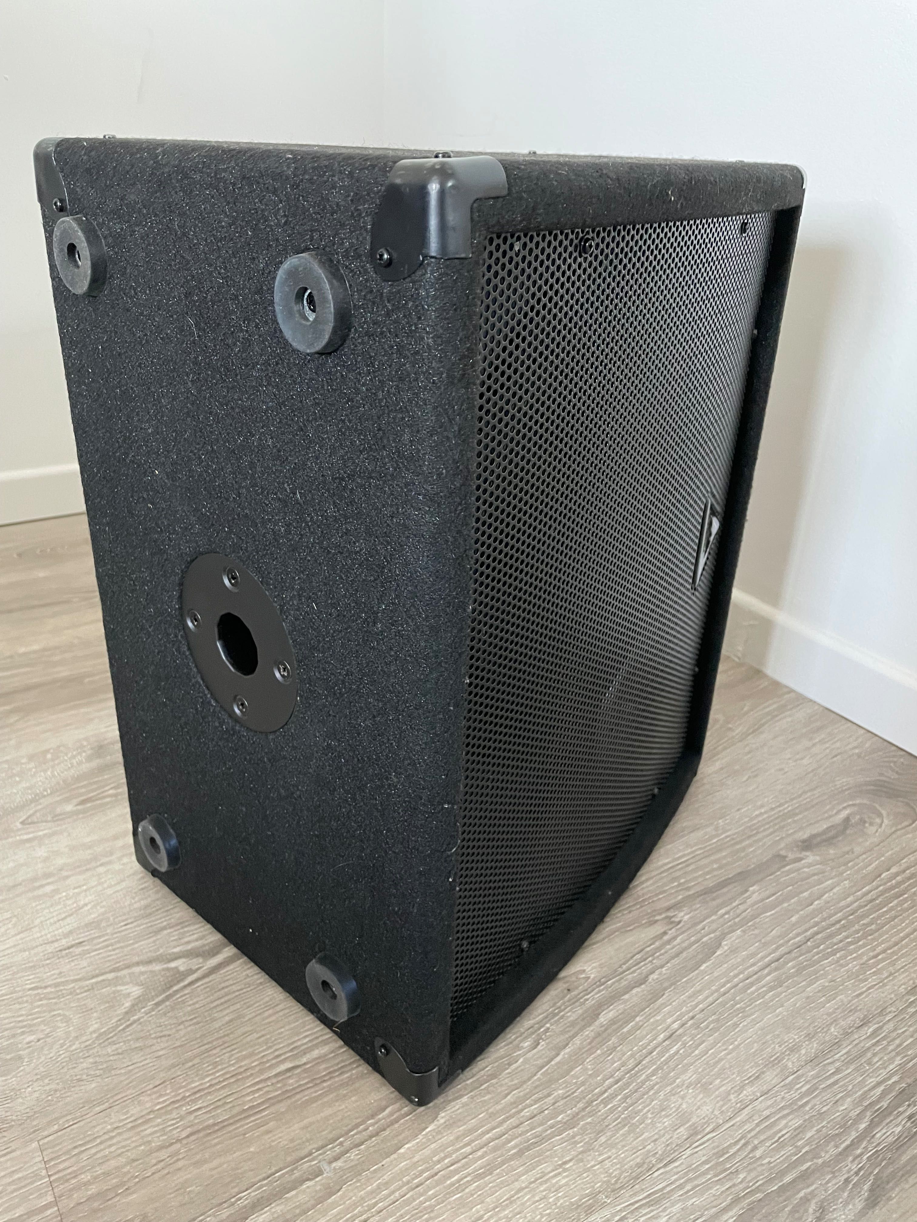 Amplificador de teclado / PA K900FX Behringer