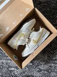 Женские кроссовик Nike Dunk Low (36.5 EUR) FN7774-001