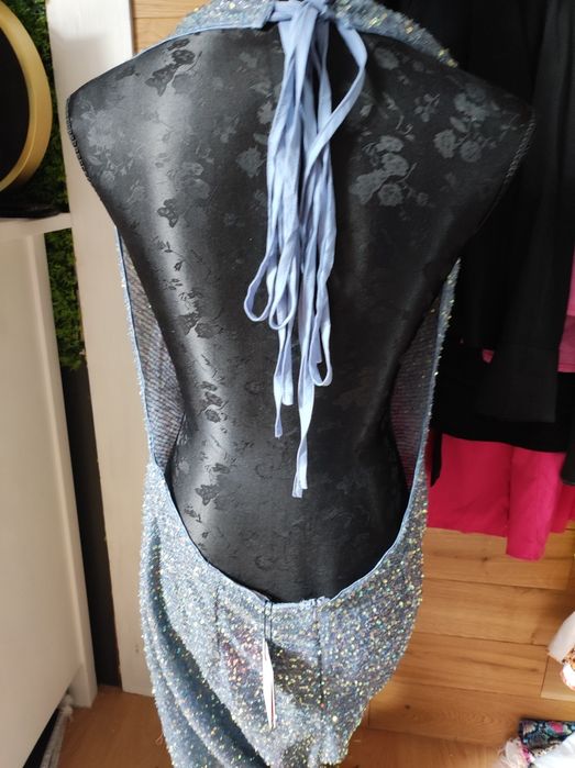 Przepiękna sukienka cekinowa