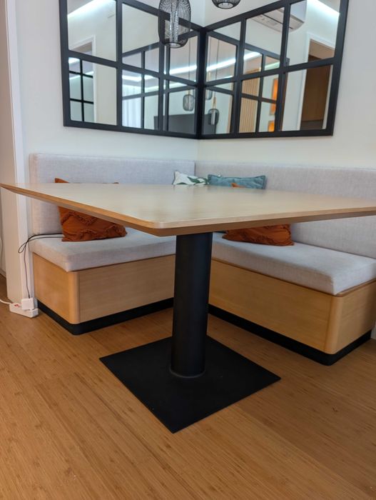 Mesa de jantar em bambu 120x120cm com base metálica