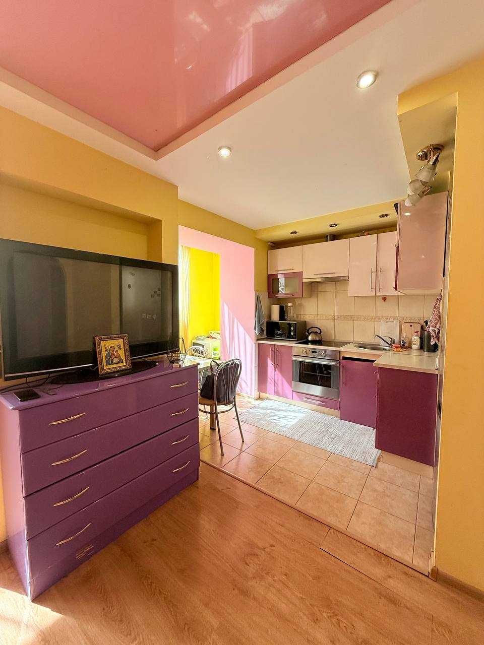Продаж 3 кім,квартири,вул.Стрийська (кухня-вітальня), 2-й пов.,65м.кв.
