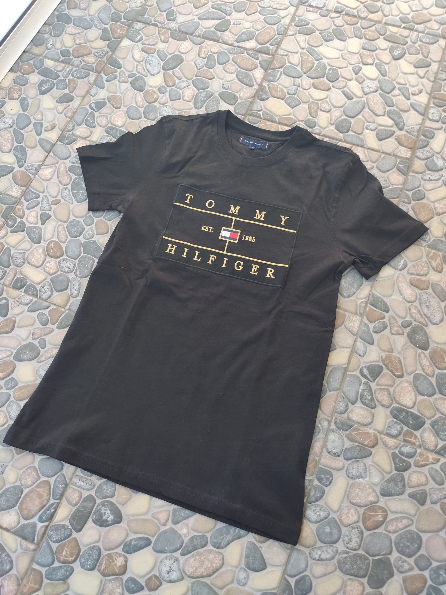 T-shirt Tommy Hilfiger Czarny ,,S" ze złotym szyciem